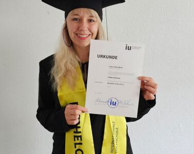 IU Fernstudium Erfahrung Bachelor of Arts Public Relations Laura Scherzberg