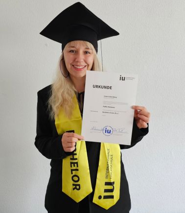 IU Fernstudium Erfahrung Bachelor of Arts Public Relations Laura Scherzberg